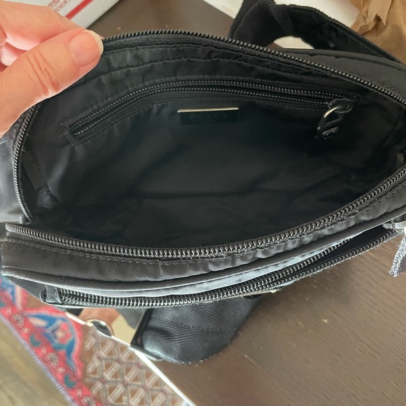 Awes “Prada” Belt Bag - Picture 8 of 15